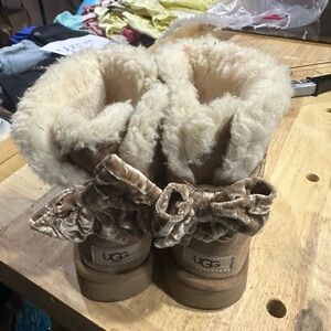 UGGS